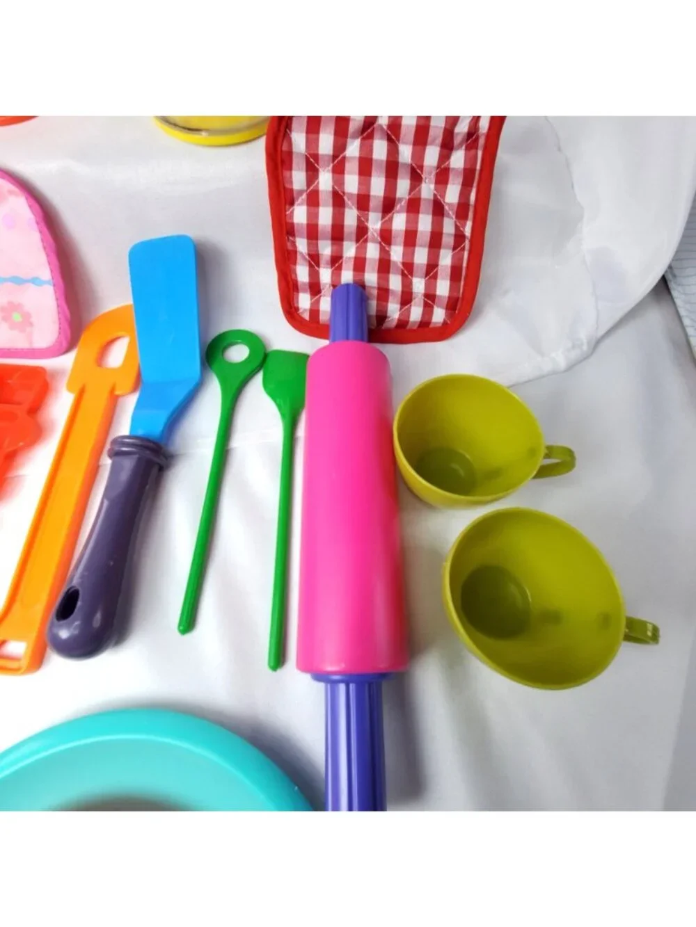 Vintage 41-Piece Kids Plastic Kitchen Play Set W/ Utensils Cups Plates Ice Tray - Picture 4 of 8